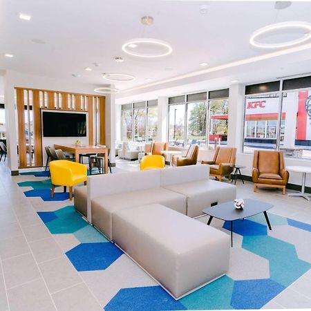 Microtel Inn & Suites By Wyndham Macedon Exteriér fotografie