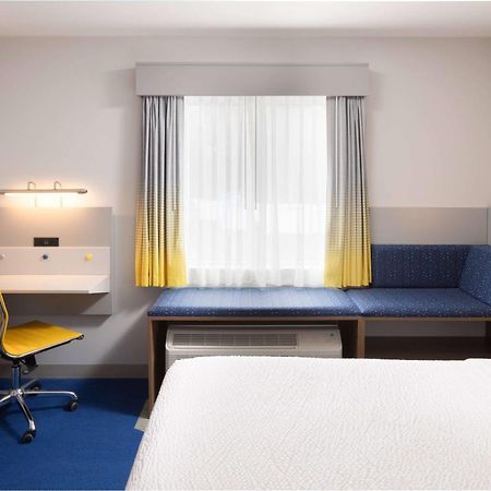 Microtel Inn & Suites By Wyndham Macedon Exteriér fotografie
