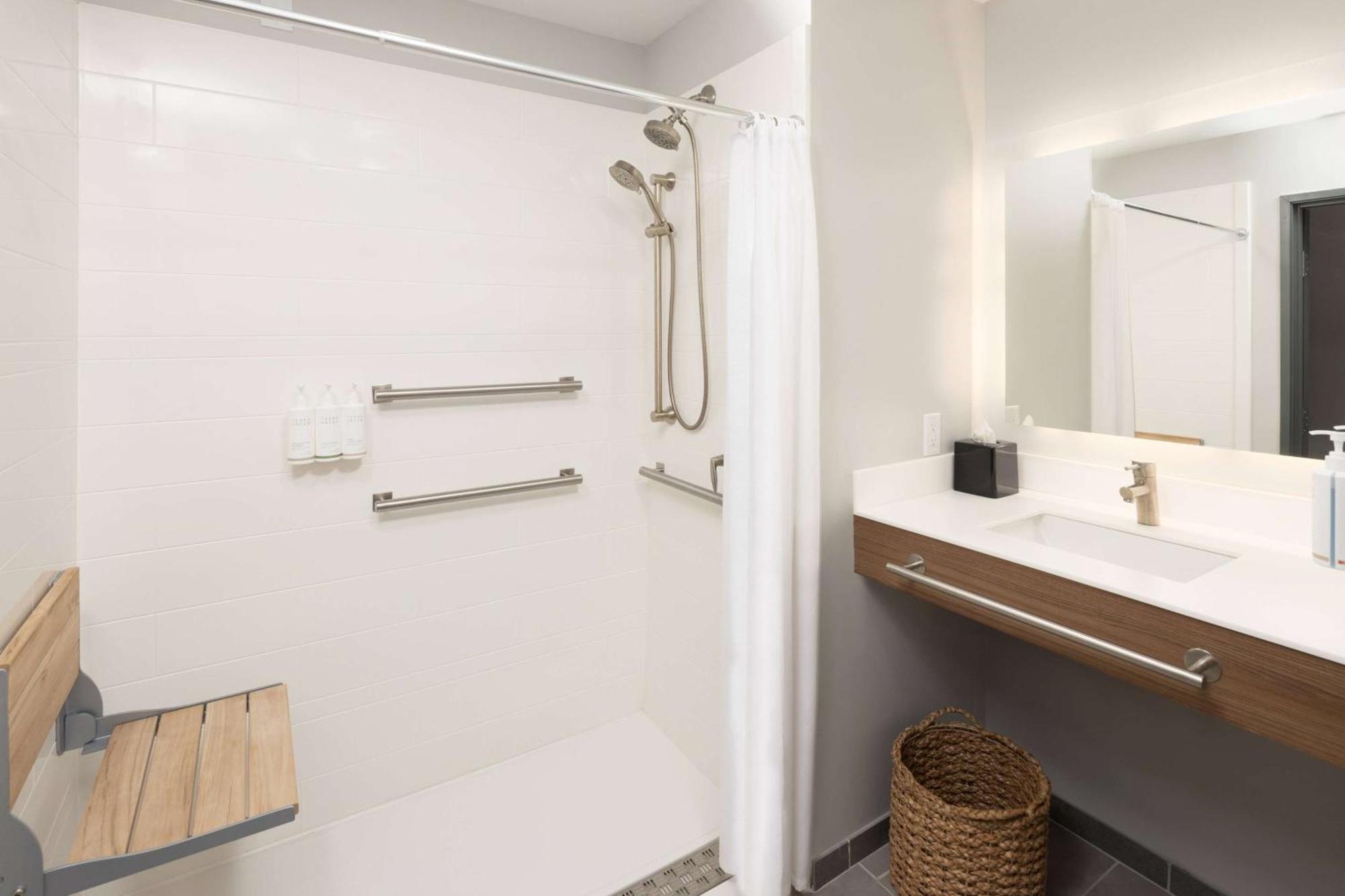 Microtel Inn & Suites By Wyndham Macedon Exteriér fotografie