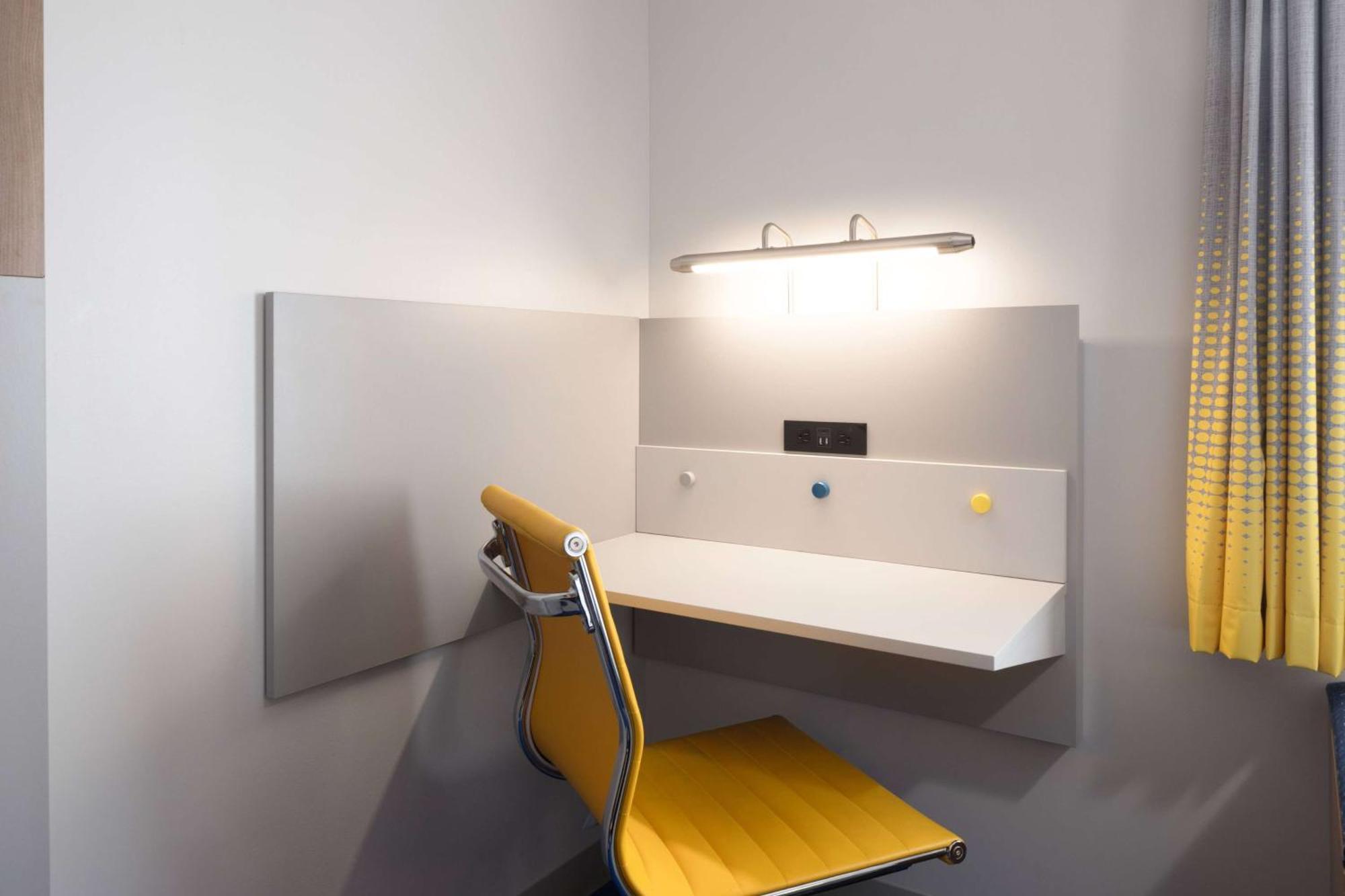 Microtel Inn & Suites By Wyndham Macedon Exteriér fotografie