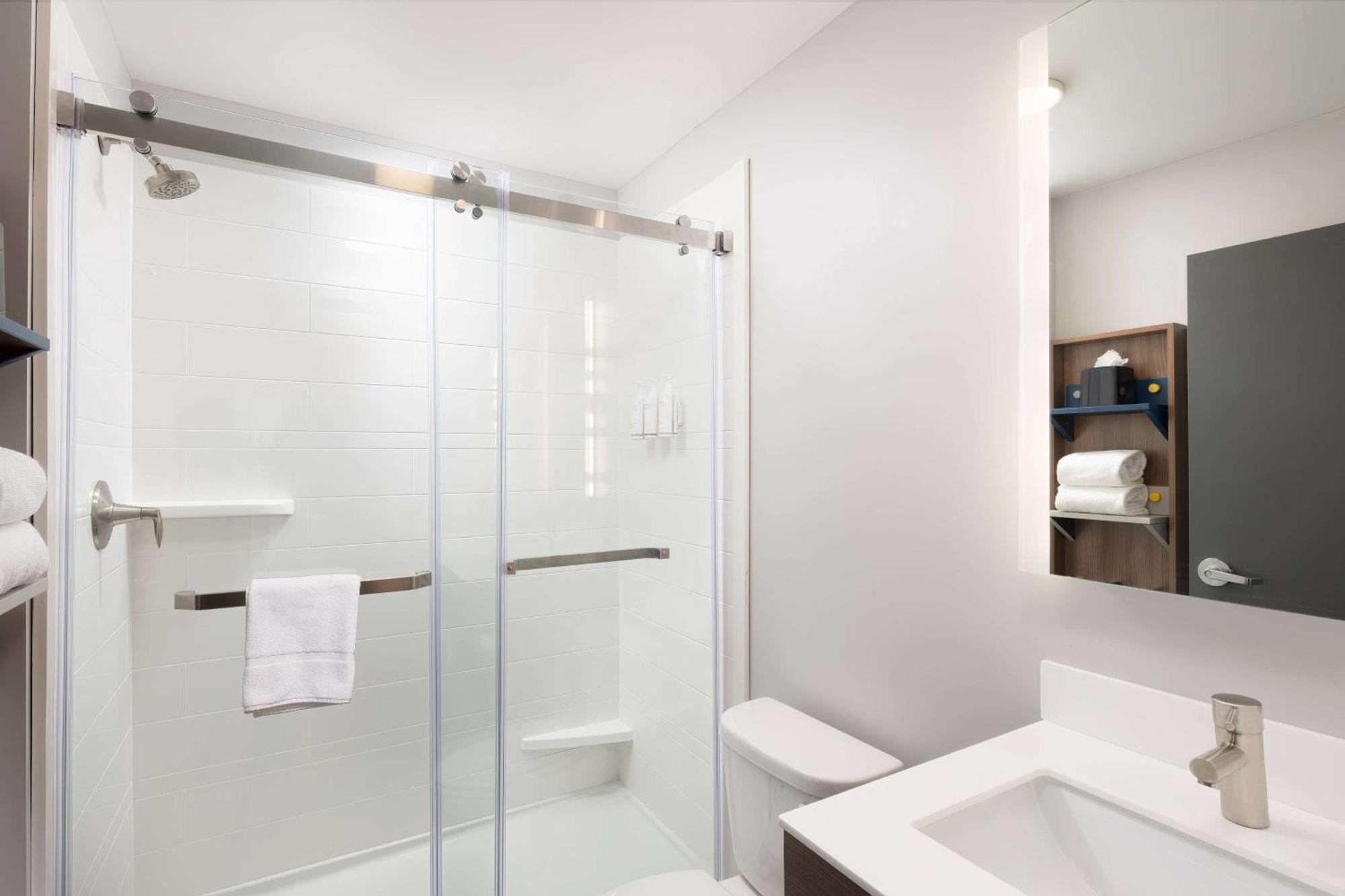 Microtel Inn & Suites By Wyndham Macedon Exteriér fotografie