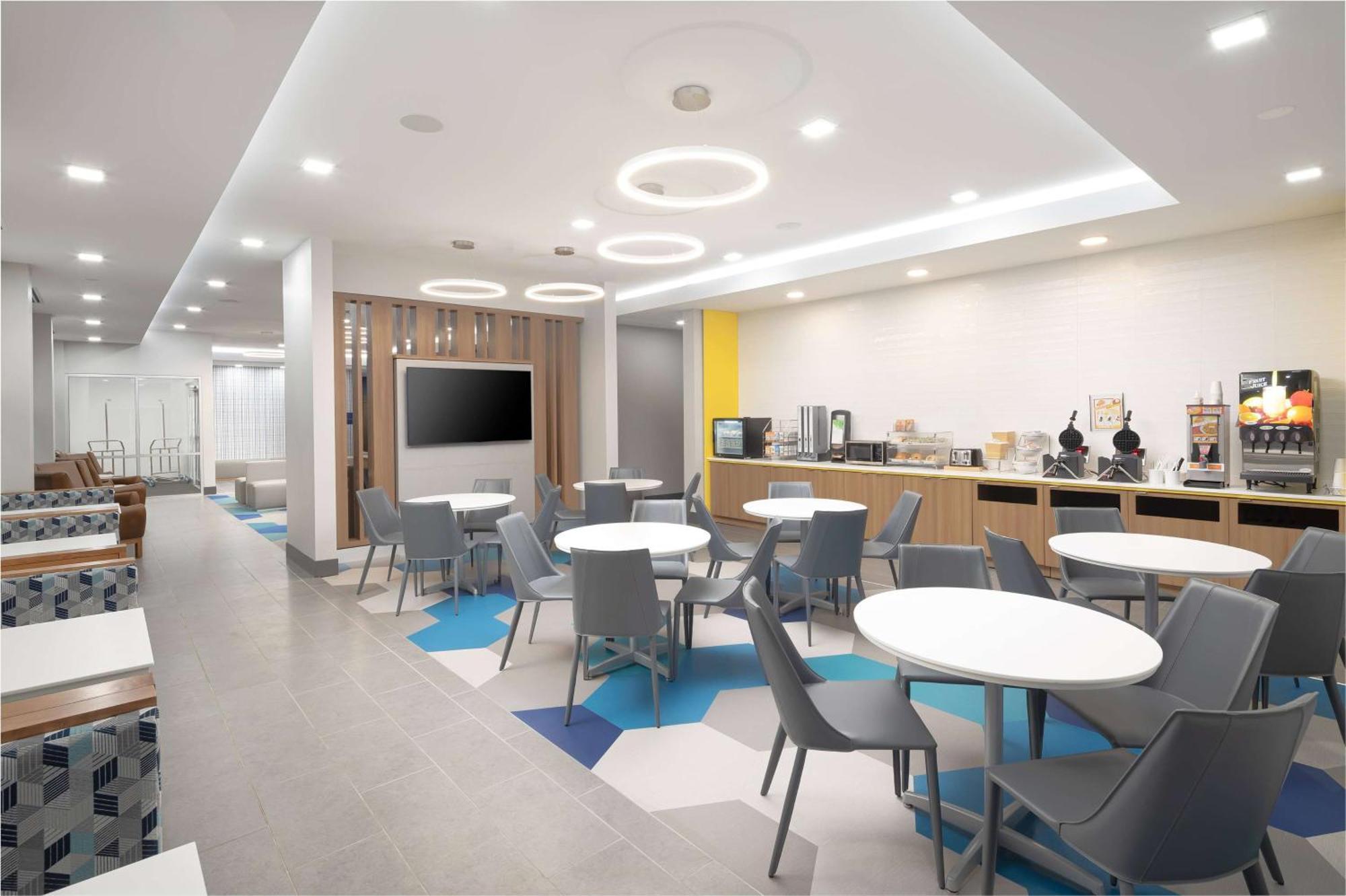 Microtel Inn & Suites By Wyndham Macedon Exteriér fotografie