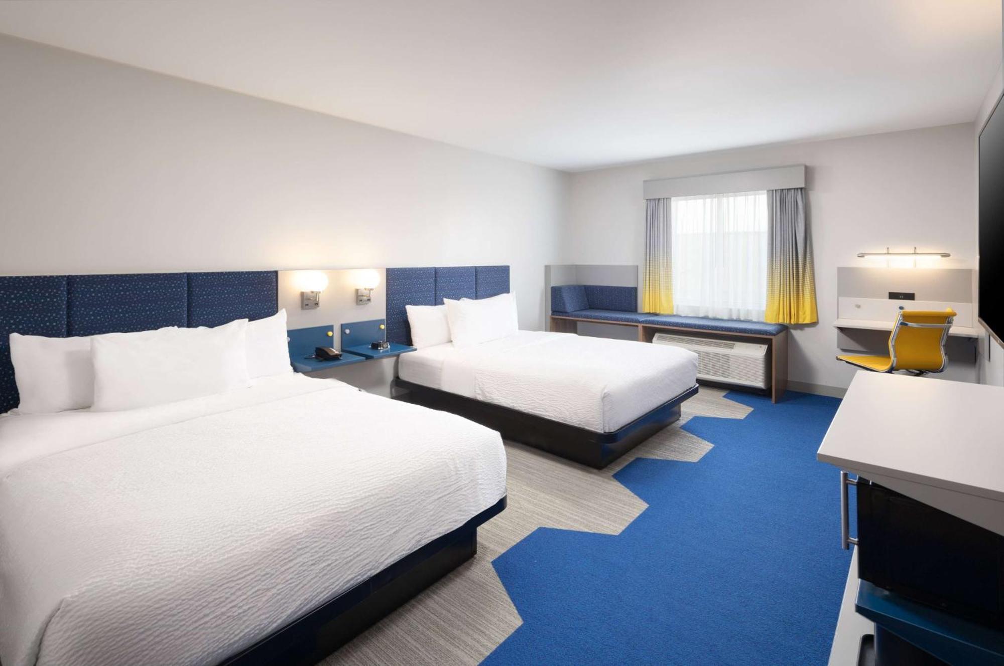 Microtel Inn & Suites By Wyndham Macedon Exteriér fotografie