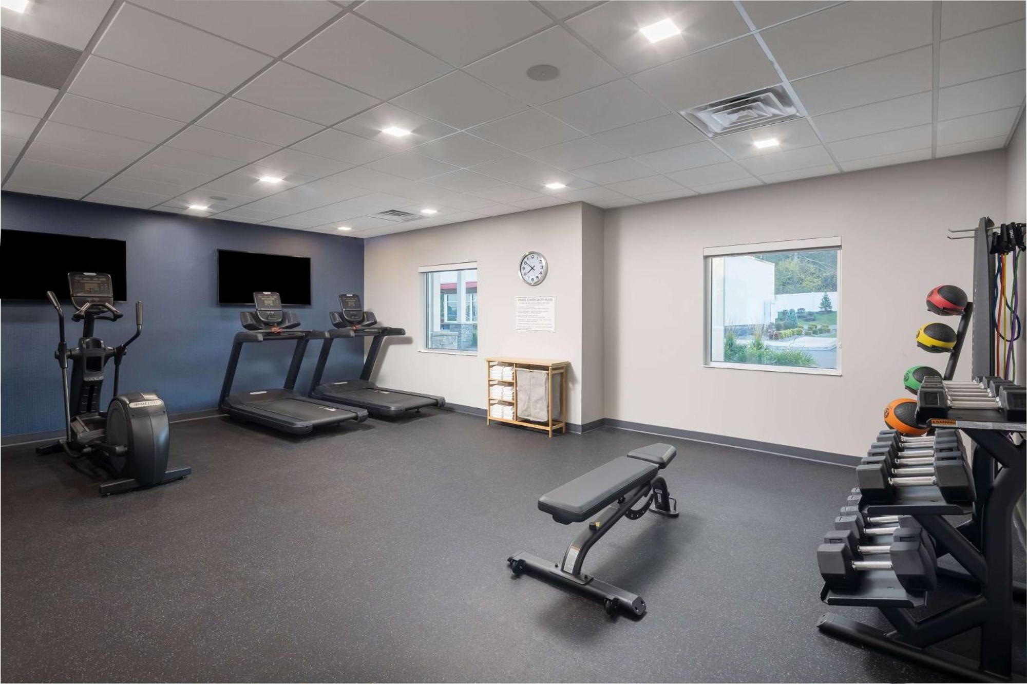 Microtel Inn & Suites By Wyndham Macedon Exteriér fotografie