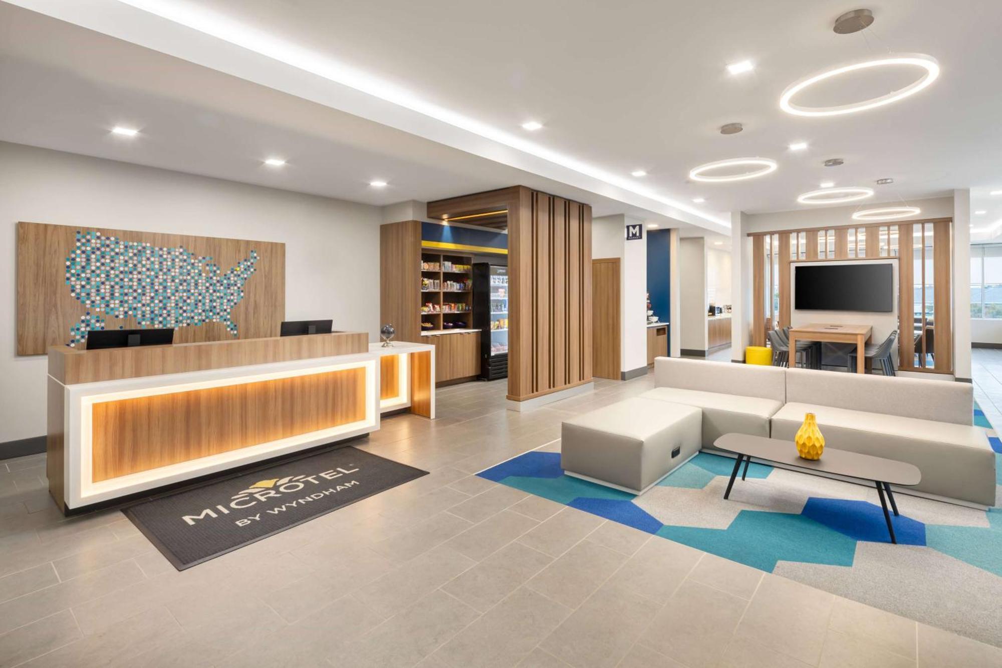 Microtel Inn & Suites By Wyndham Macedon Exteriér fotografie