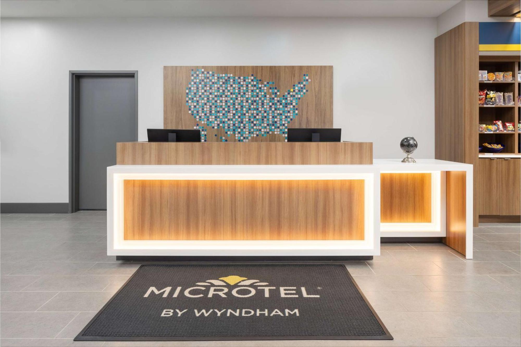 Microtel Inn & Suites By Wyndham Macedon Exteriér fotografie