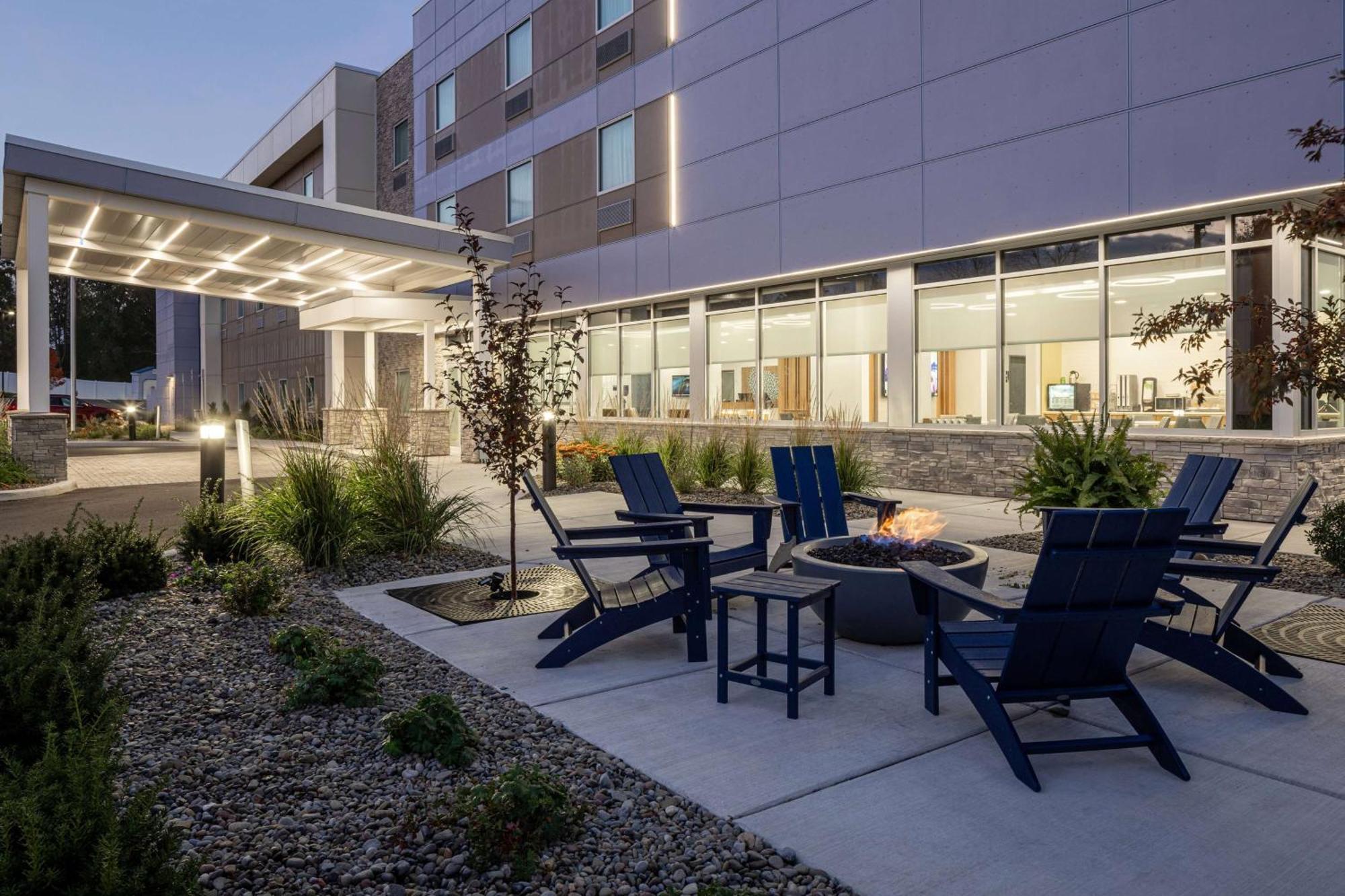 Microtel Inn & Suites By Wyndham Macedon Exteriér fotografie