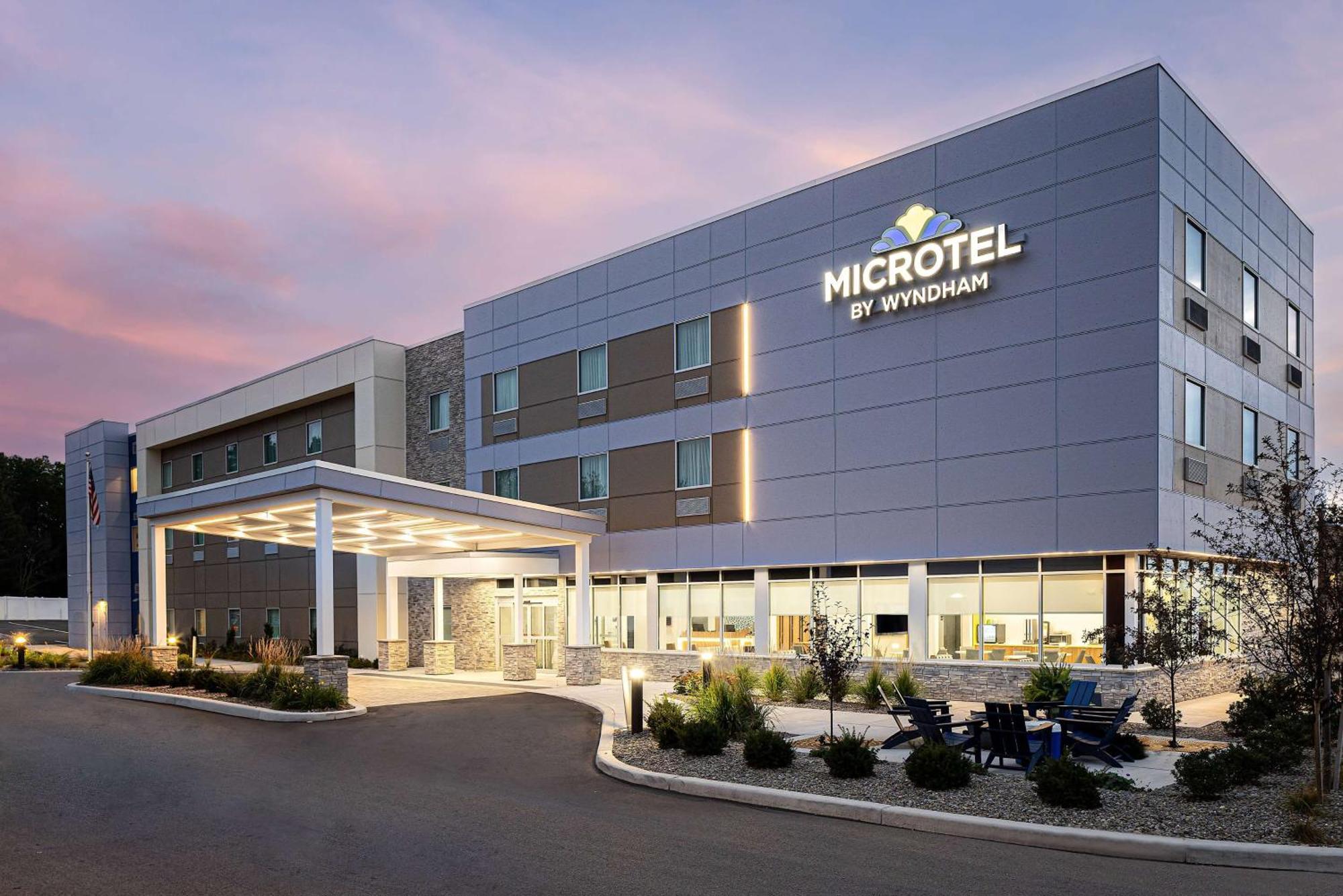 Microtel Inn & Suites By Wyndham Macedon Exteriér fotografie